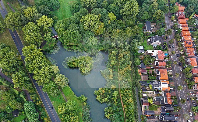 Groene dorps- en stadskernen bevorderen een aangenaam woon- en leefklimaat. stock-image by Agami/Jacques van der Neut,