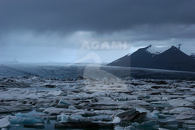 Ijsbergen en avondlicht bij Jokulsarlon; Icebergs and eveninglight at Jokulsarlon stock-image by Agami/Menno van Duijn,