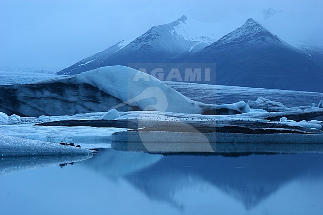 Ijsbergen en avondlicht bij Jokulsarlon; Icebergs and eveninglight at Jokulsarlon stock-image by Agami/Menno van Duijn,