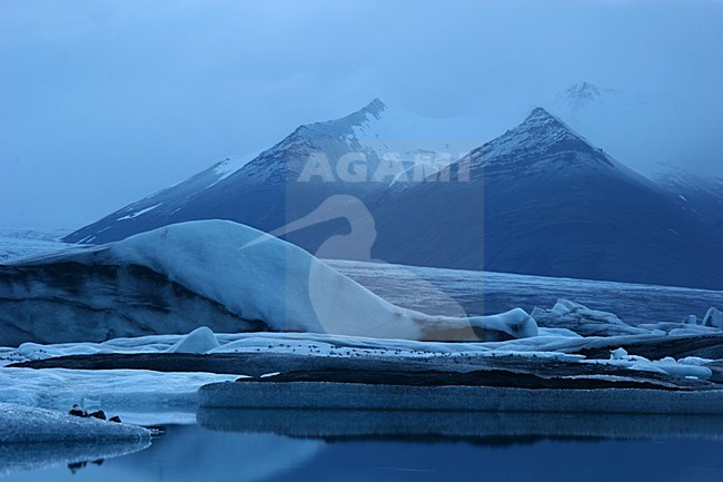 Ijsbergen en avondlicht bij Jokulsarlon; Icebergs and eveninglight at Jokulsarlon stock-image by Agami/Menno van Duijn,